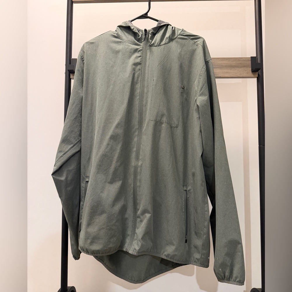 Vuori Outdoor Trainer Shell in Sage Green